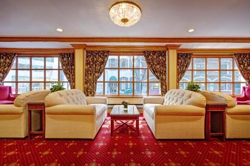 Club Room at the Hotel Elysee.
Breakfast and wine & hors d'oeuvres are available here