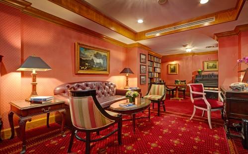 Library at the Hotel Elysee with a computer and printer for guests use.