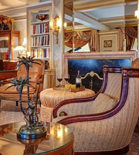 Elegant suites at Hotel Elysee