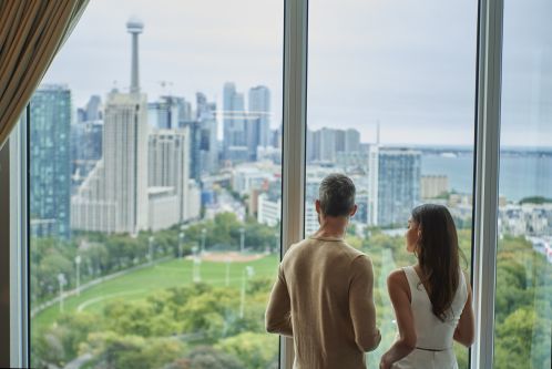 Stunning views of Toronto's City Skyline from your Guest Room